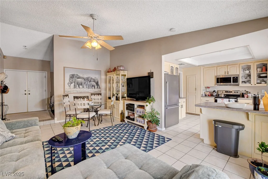 1909 Oakleaf, Las Vegas, NV 89146