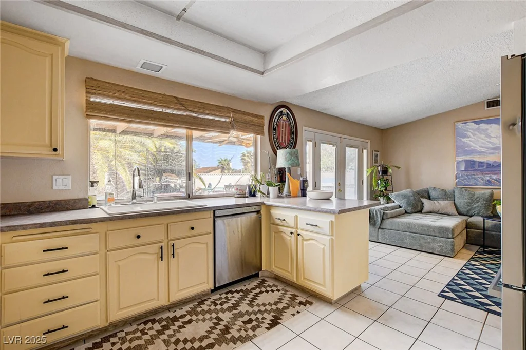 1909 Oakleaf, Las Vegas, NV 89146
