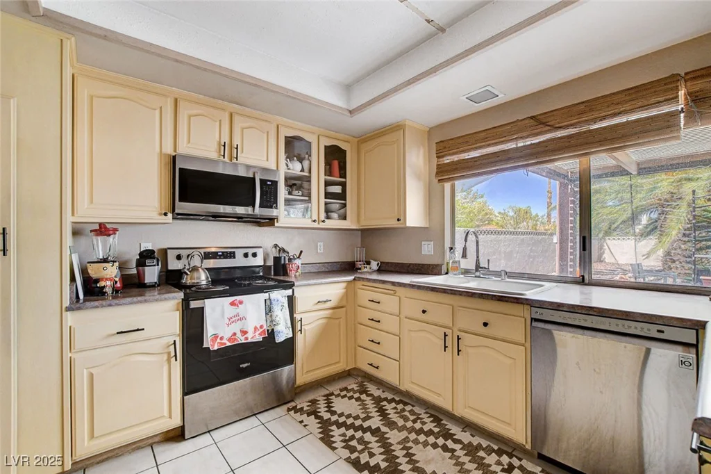 1909 Oakleaf, Las Vegas, NV 89146