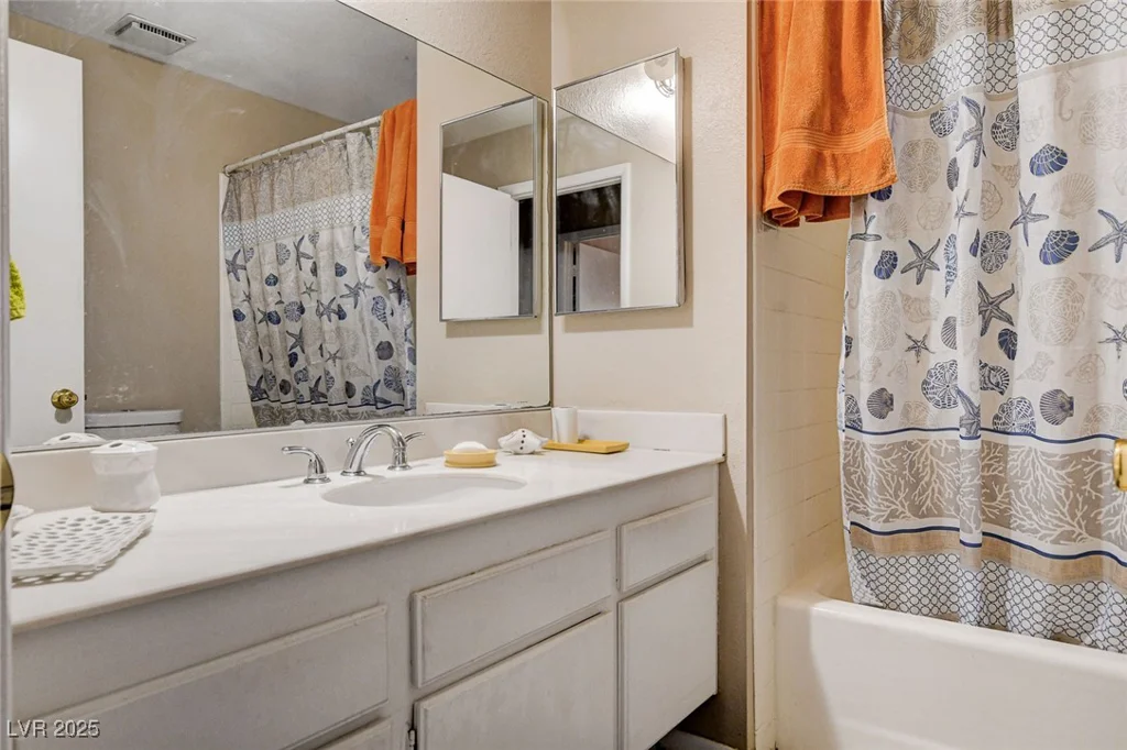 1909 Oakleaf, Las Vegas, NV 89146