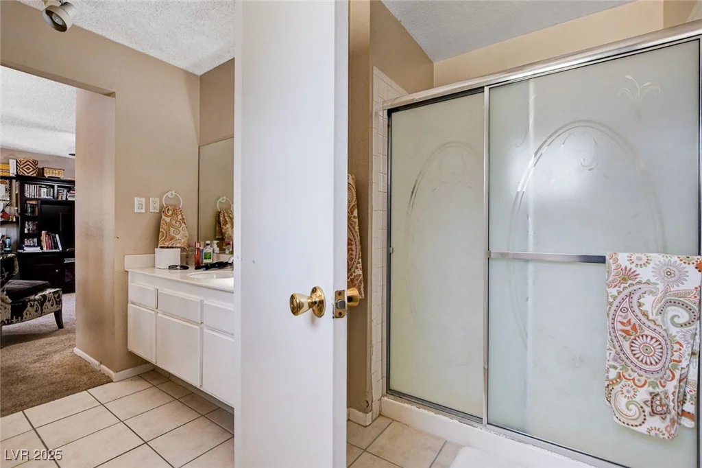1909 Oakleaf, Las Vegas, NV 89146
