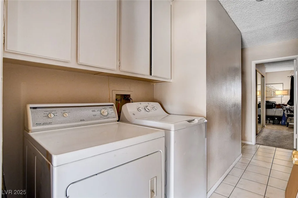 1909 Oakleaf, Las Vegas, NV 89146
