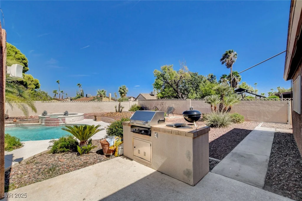 1909 Oakleaf, Las Vegas, NV 89146