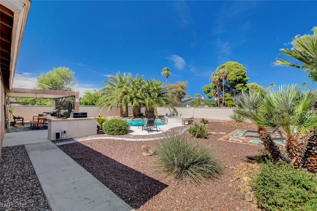 1909 Oakleaf, Las Vegas, NV 89146