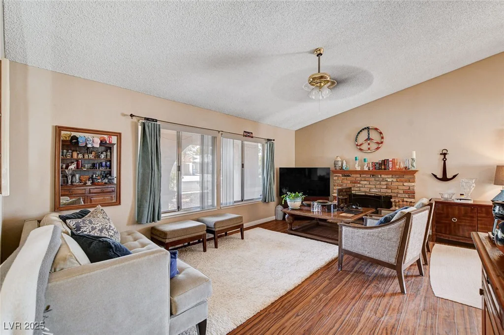 1909 Oakleaf, Las Vegas, NV 89146