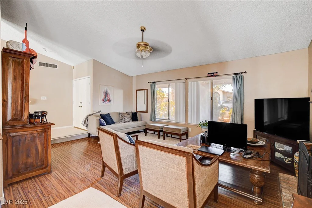 1909 Oakleaf, Las Vegas, NV 89146