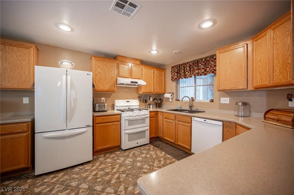 121 Snow Dome, North Las Vegas, NV 89031