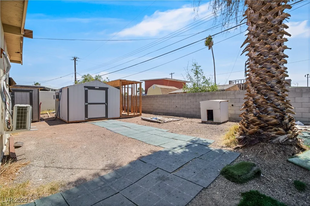 2837 Hickey, North Las Vegas, NV 89030