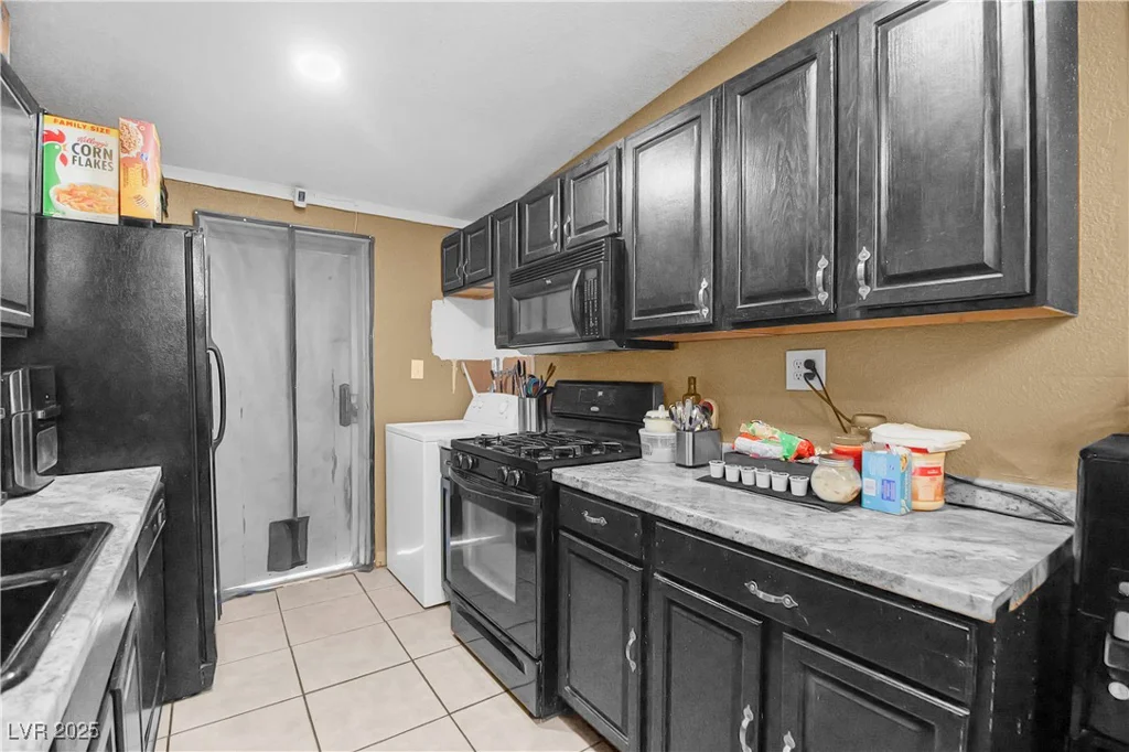 2837 Hickey, North Las Vegas, NV 89030