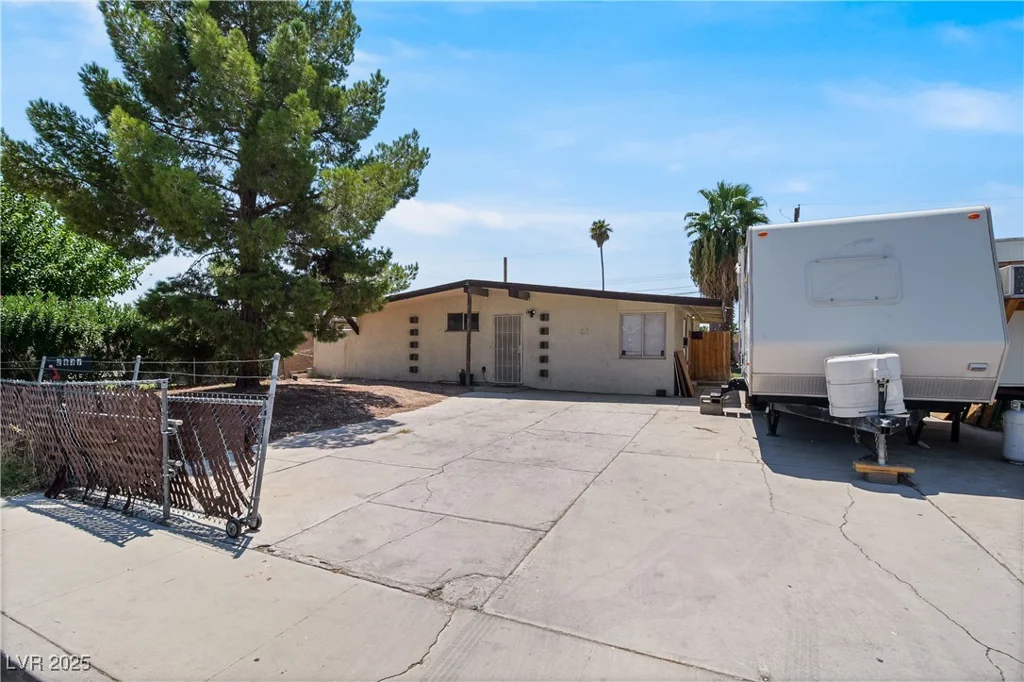 2837 Hickey, North Las Vegas, NV 89030