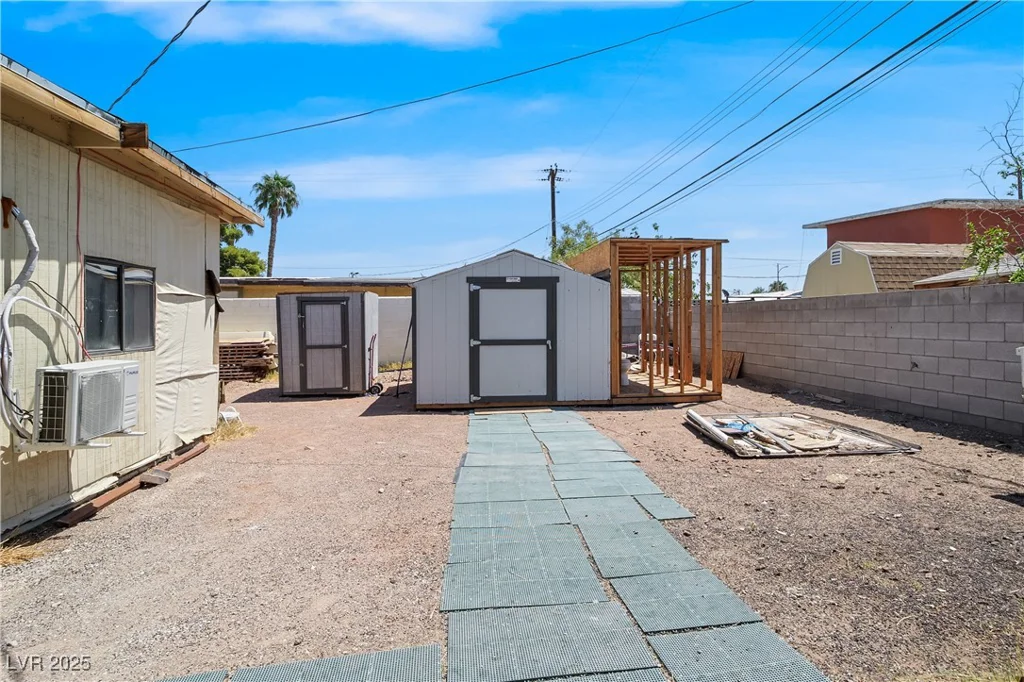 2837 Hickey, North Las Vegas, NV 89030