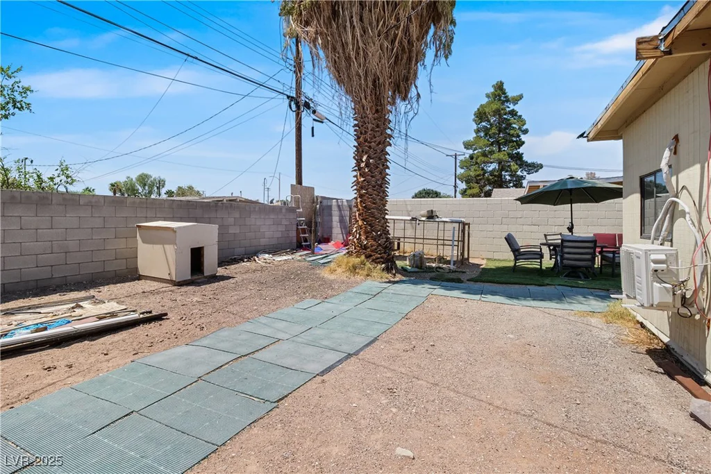 2837 Hickey, North Las Vegas, NV 89030