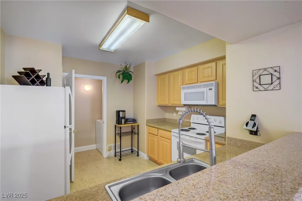 8000 Badura, Las Vegas, NV 89113