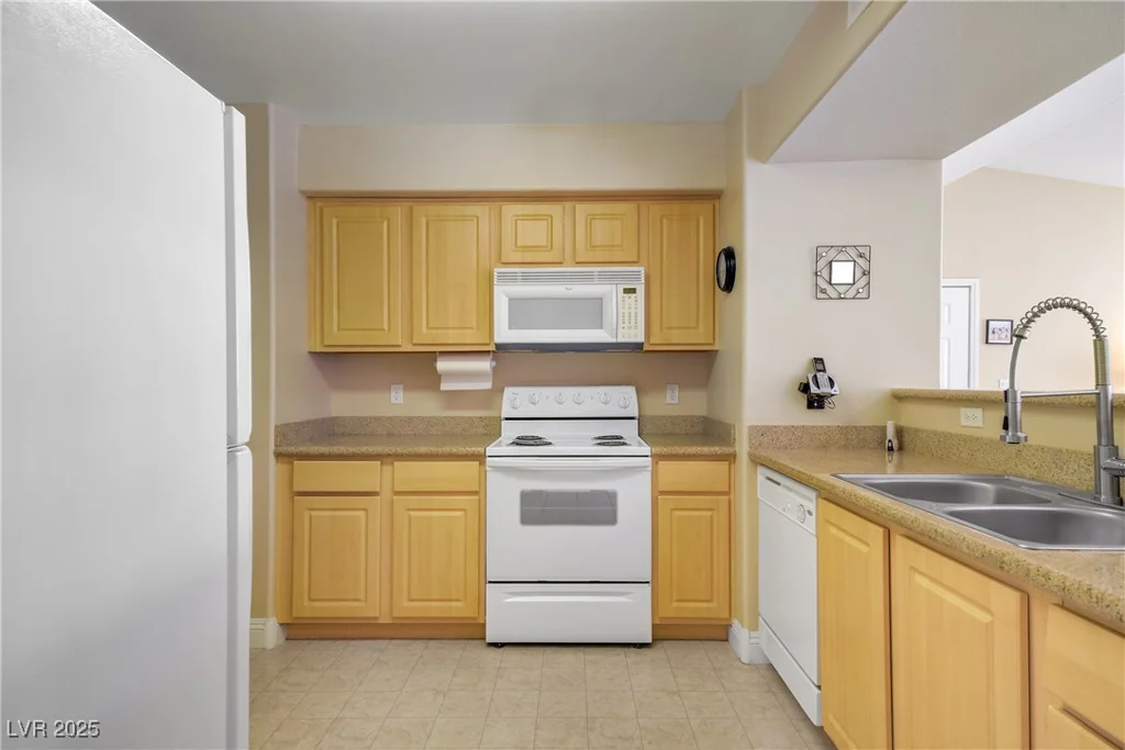 8000 Badura, Las Vegas, NV 89113