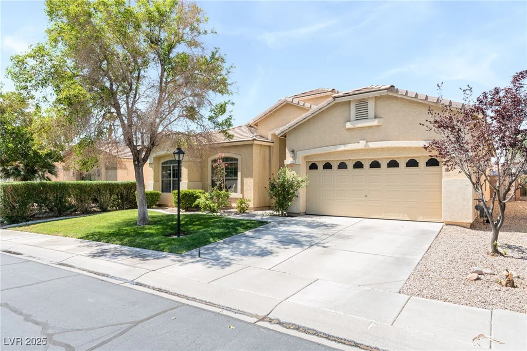 7537 Rainbow Spray, Las Vegas, NV 89131