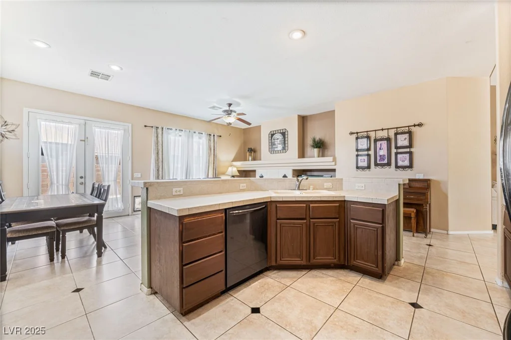 7537 Rainbow Spray, Las Vegas, NV 89131