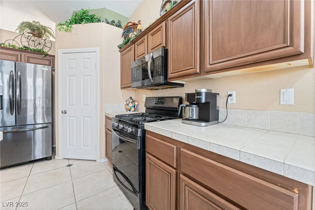 7537 Rainbow Spray, Las Vegas, NV 89131