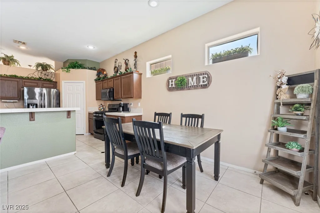 7537 Rainbow Spray, Las Vegas, NV 89131