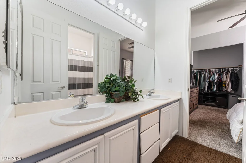 7537 Rainbow Spray, Las Vegas, NV 89131