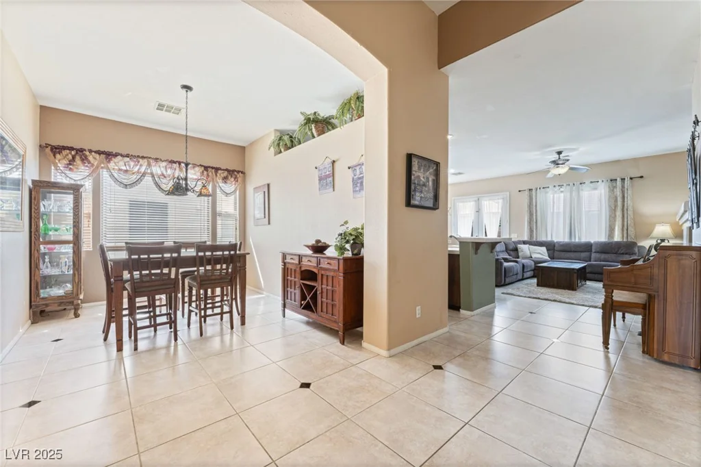7537 Rainbow Spray, Las Vegas, NV 89131