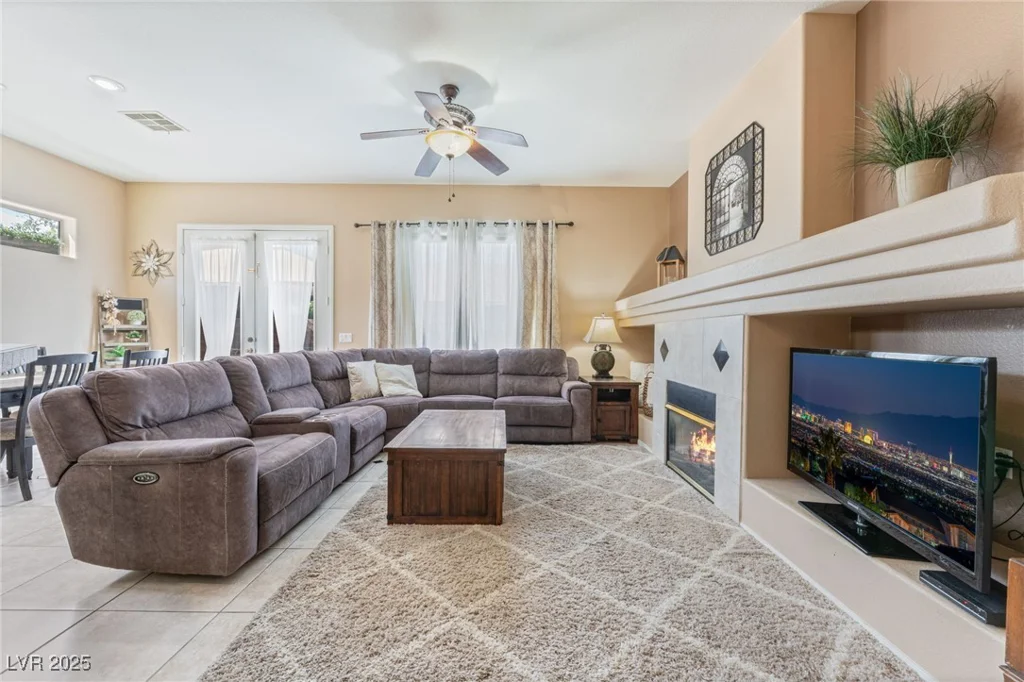 7537 Rainbow Spray, Las Vegas, NV 89131
