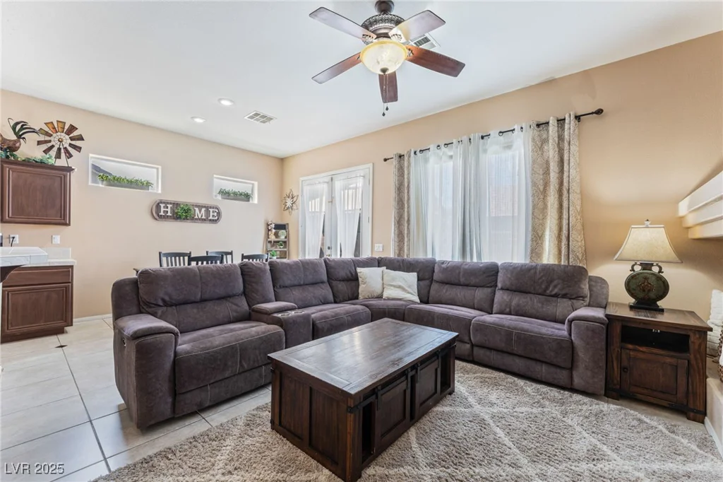 7537 Rainbow Spray, Las Vegas, NV 89131