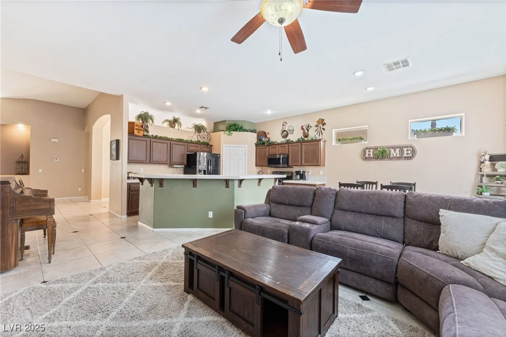 7537 Rainbow Spray, Las Vegas, NV 89131