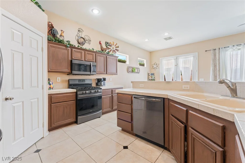 7537 Rainbow Spray, Las Vegas, NV 89131