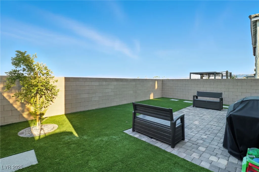 10106 Queens Pearl, Las Vegas, NV 89141