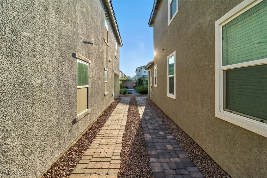 10106 Queens Pearl, Las Vegas, NV 89141
