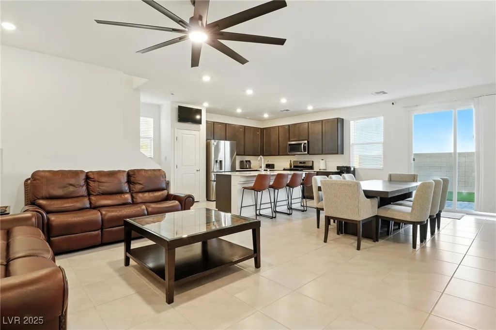 10106 Queens Pearl, Las Vegas, NV 89141