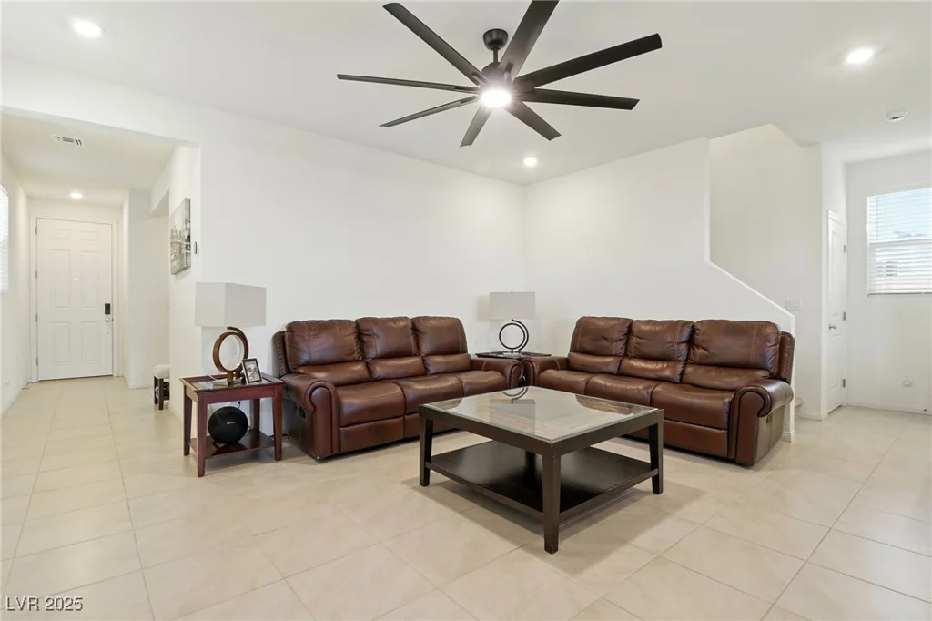 10106 Queens Pearl, Las Vegas, NV 89141