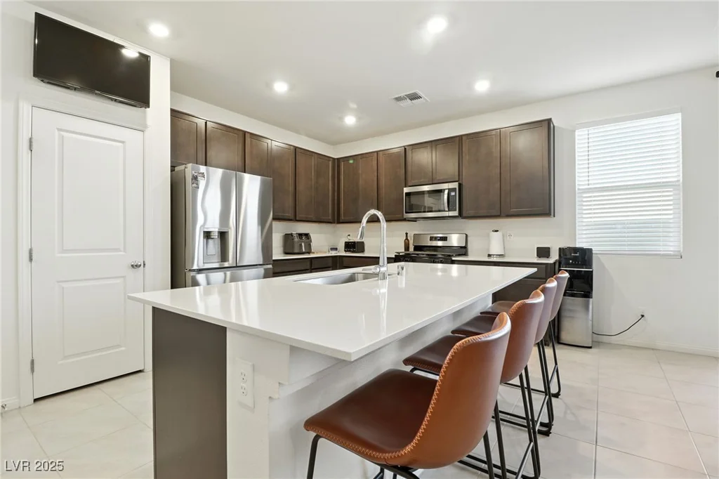 10106 Queens Pearl, Las Vegas, NV 89141