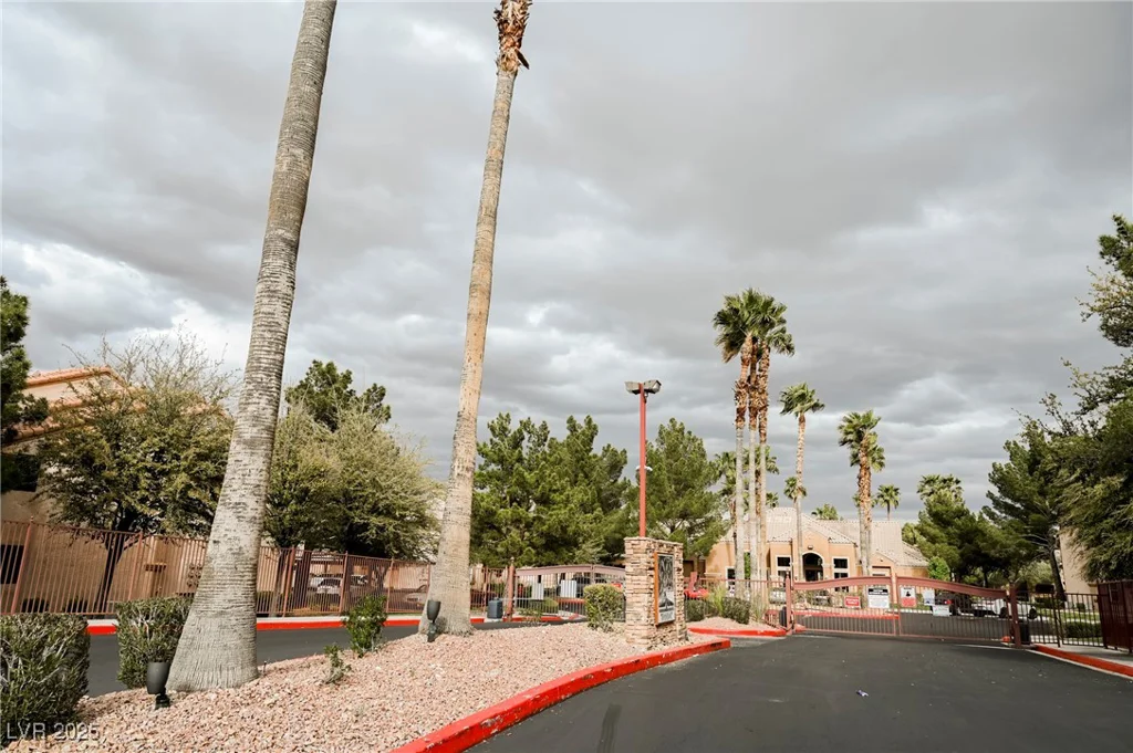 1150 Buffalo, Las Vegas, NV 89128