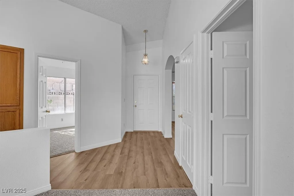 6537 Old Oxford, Las Vegas, NV 89108
