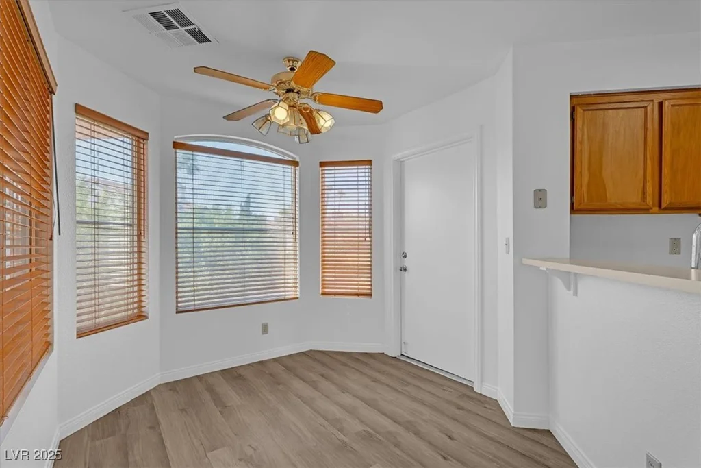 6537 Old Oxford, Las Vegas, NV 89108