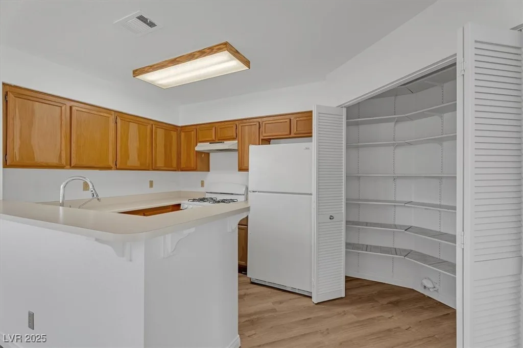 6537 Old Oxford, Las Vegas, NV 89108