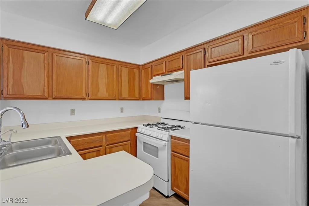 6537 Old Oxford, Las Vegas, NV 89108
