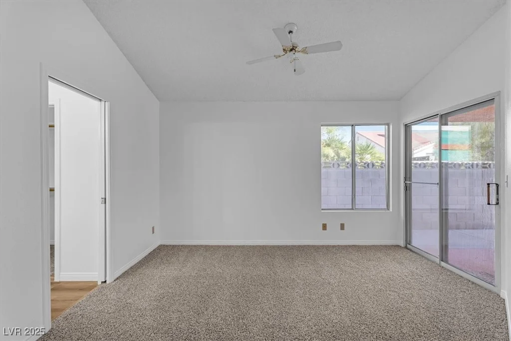6537 Old Oxford, Las Vegas, NV 89108