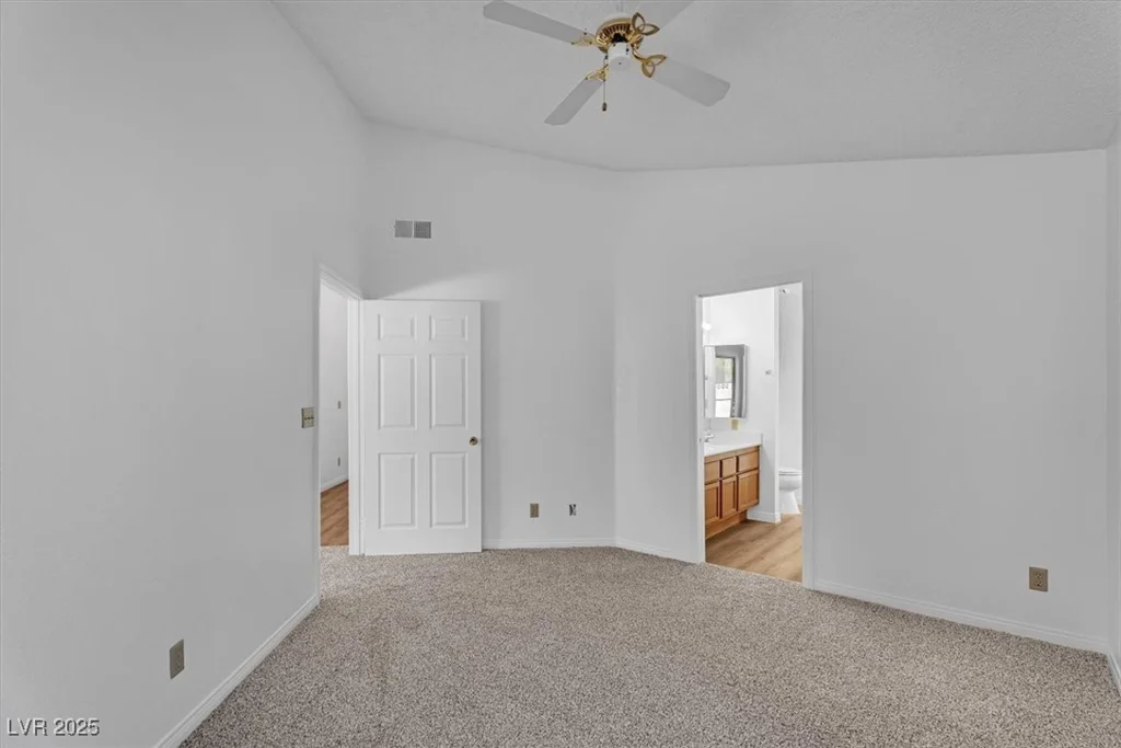 6537 Old Oxford, Las Vegas, NV 89108