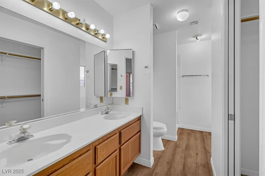 6537 Old Oxford, Las Vegas, NV 89108