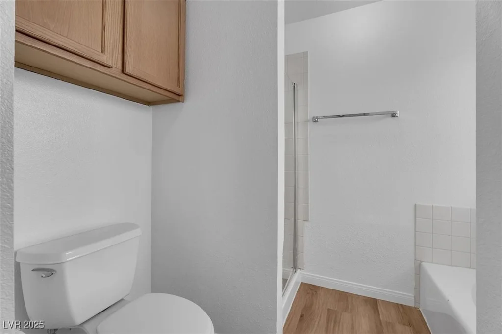 6537 Old Oxford, Las Vegas, NV 89108