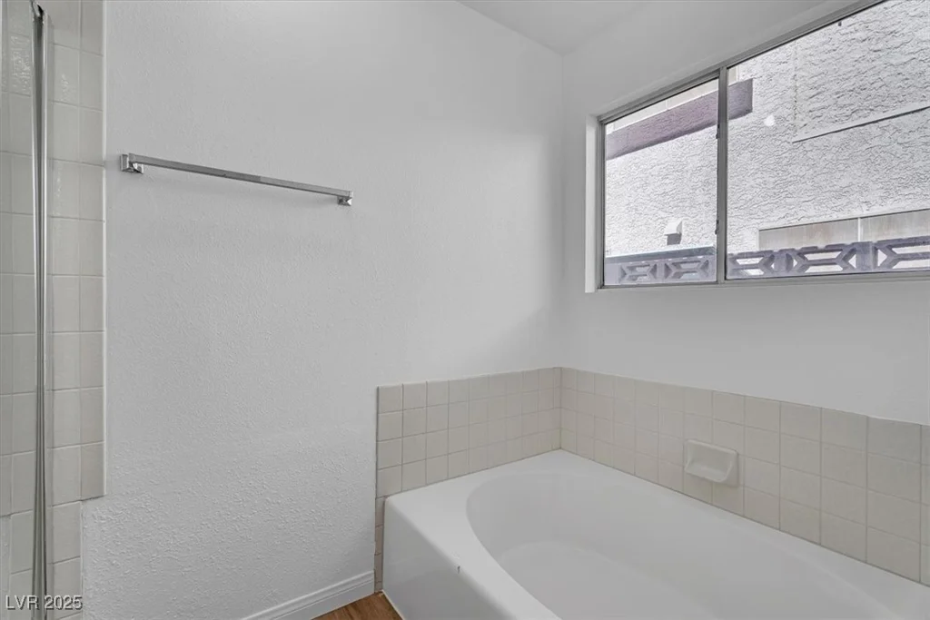 6537 Old Oxford, Las Vegas, NV 89108