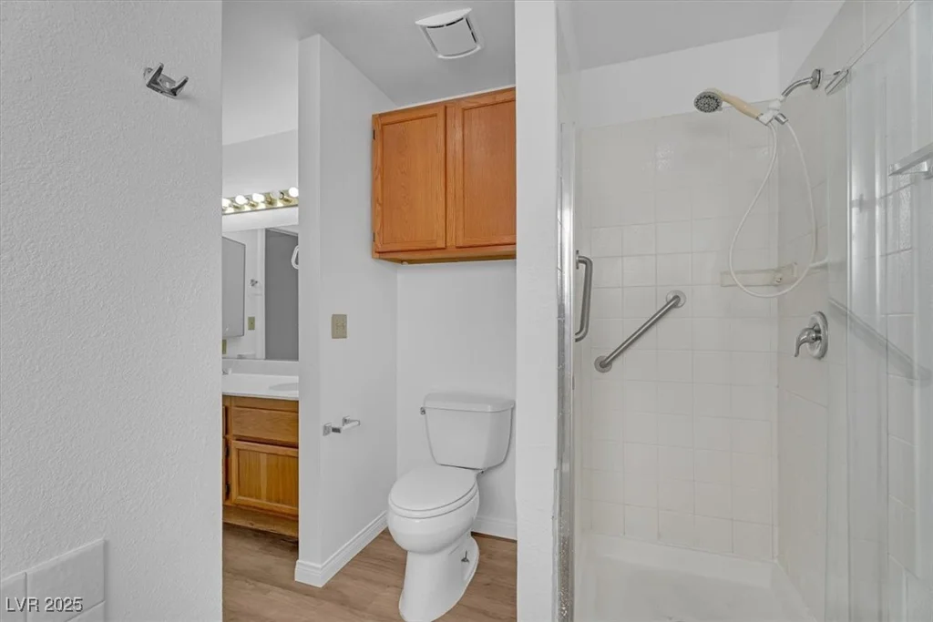 6537 Old Oxford, Las Vegas, NV 89108