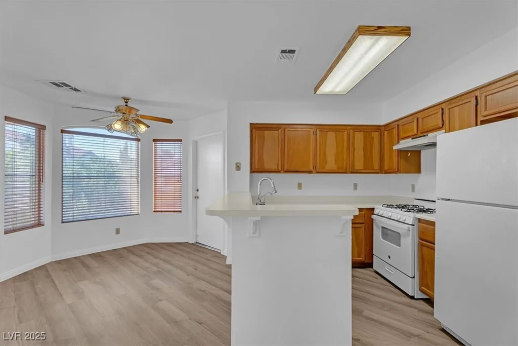 6537 Old Oxford, Las Vegas, NV 89108