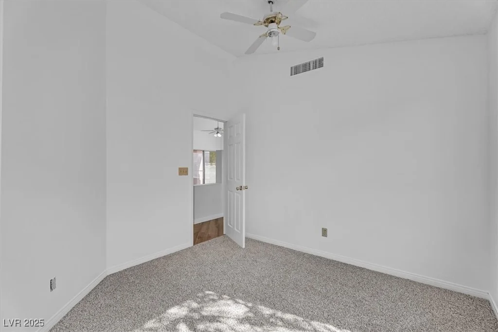 6537 Old Oxford, Las Vegas, NV 89108
