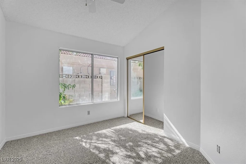 6537 Old Oxford, Las Vegas, NV 89108