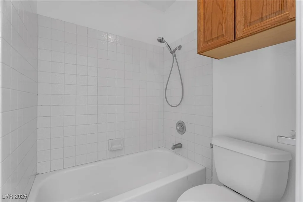 6537 Old Oxford, Las Vegas, NV 89108