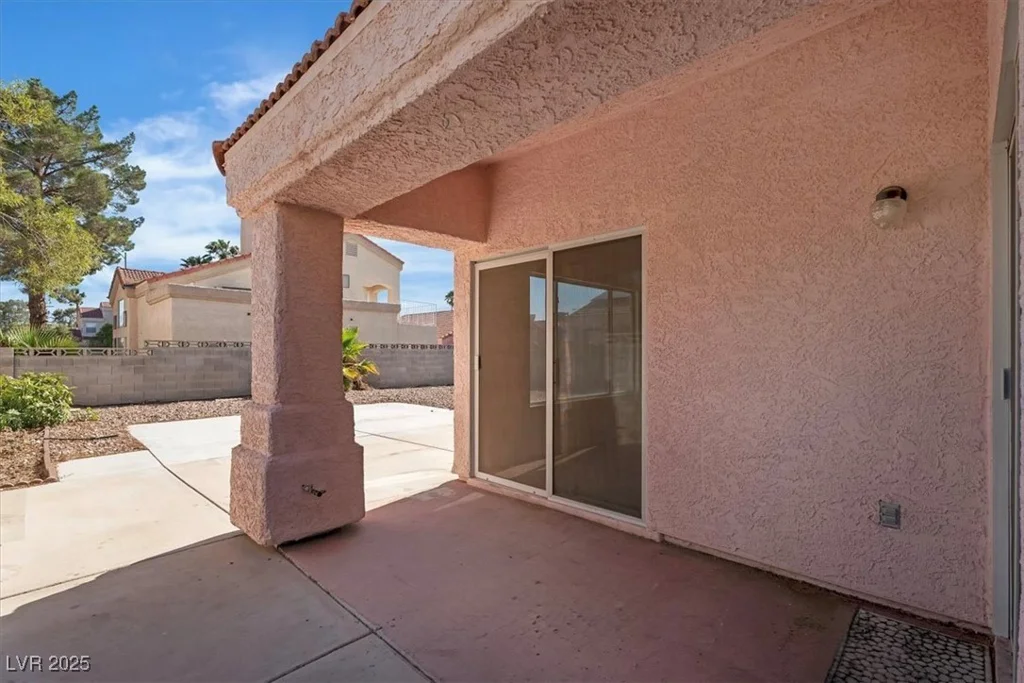 6537 Old Oxford, Las Vegas, NV 89108