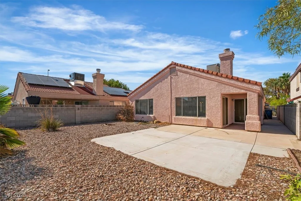 6537 Old Oxford, Las Vegas, NV 89108
